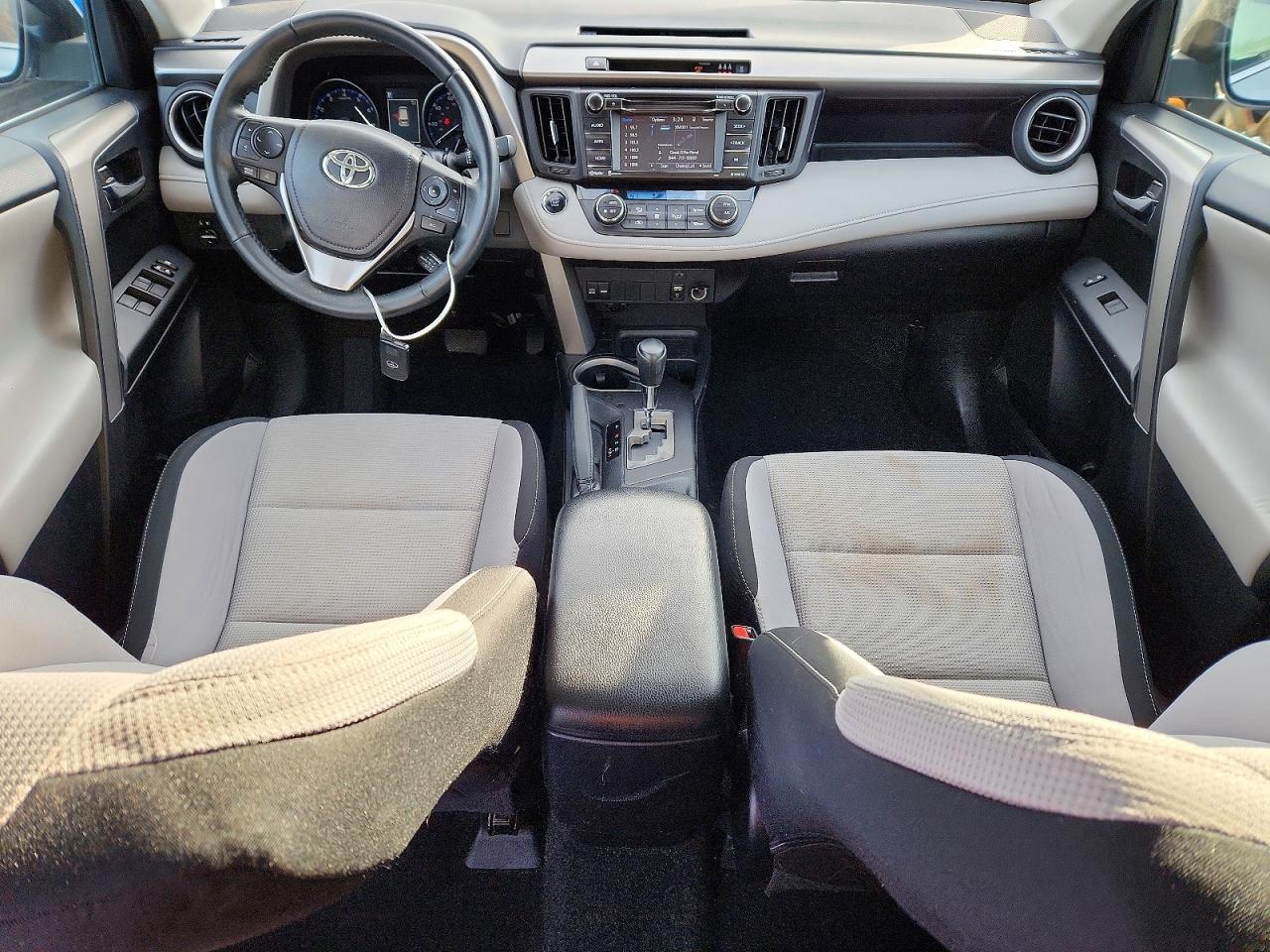 2017 TOYOTA RAV4 XLE photo 8