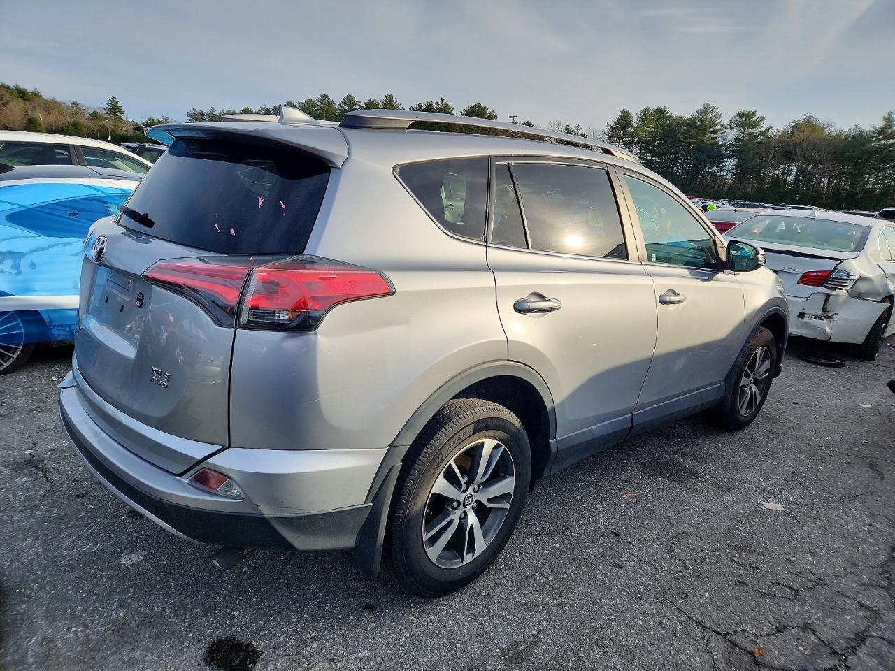 2017 TOYOTA RAV4 XLE photo 3