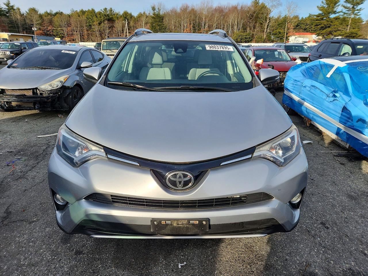 2017 TOYOTA RAV4 XLE photo 5