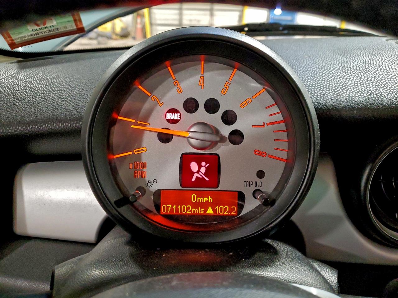 2011 MINI COOPER photo 9