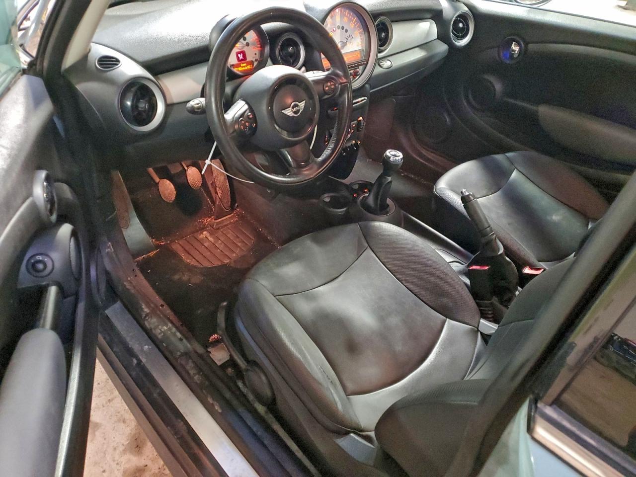 2011 MINI COOPER photo 8
