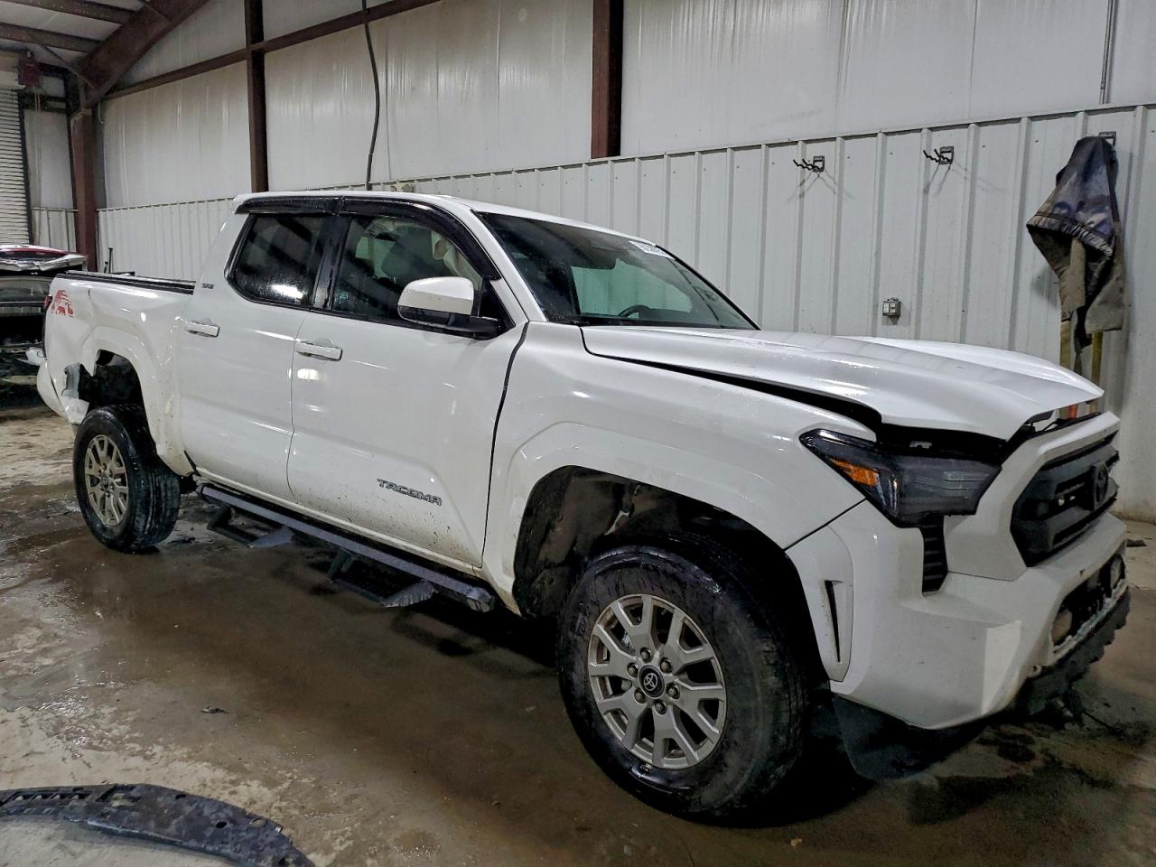 2024 TOYOTA TACOMA DOUBLE CAB photo 4
