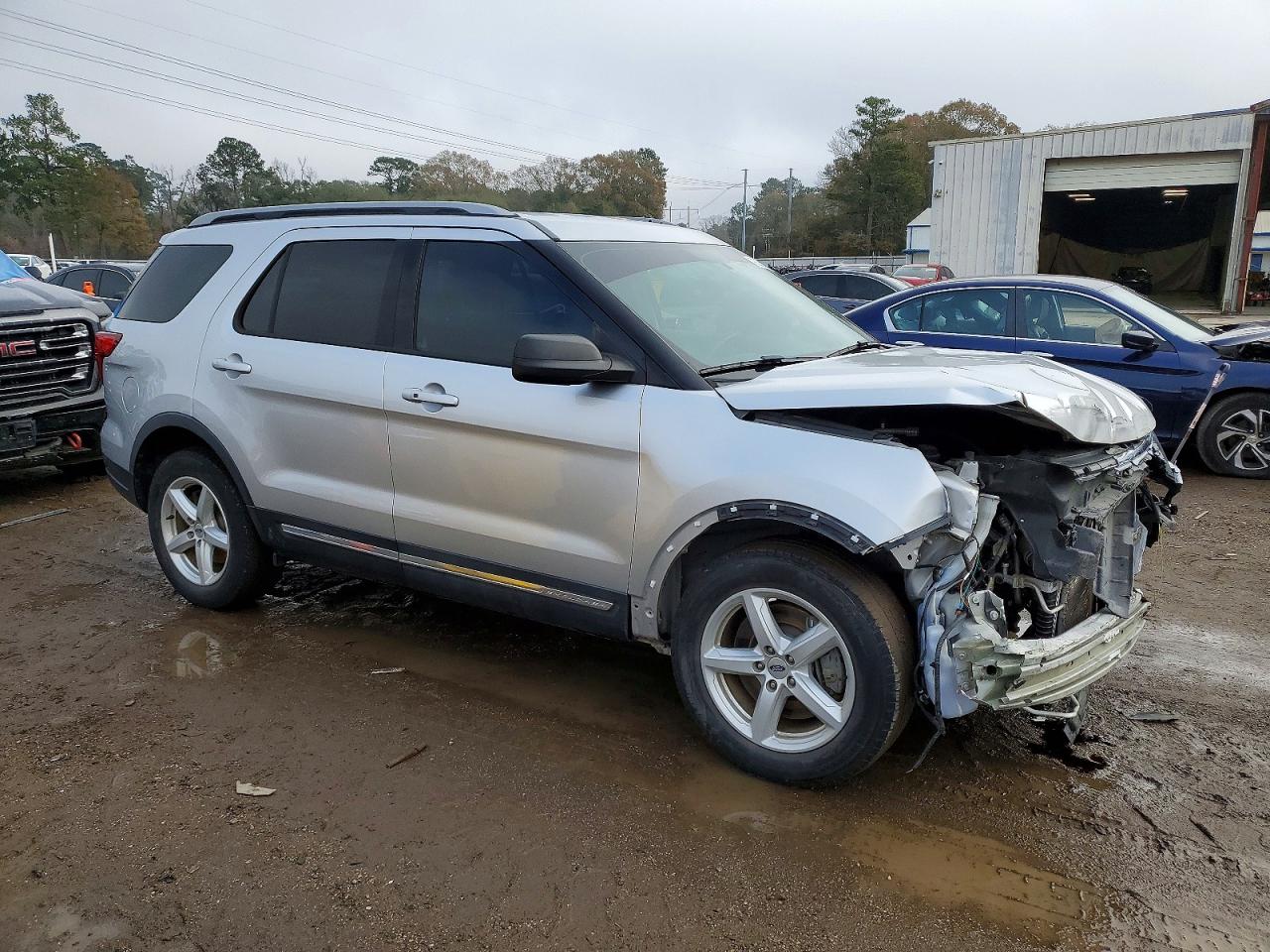 2019 FORD EXPLORER XLT photo 4