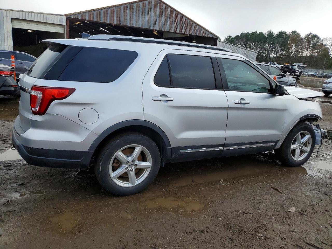2019 FORD EXPLORER XLT photo 3