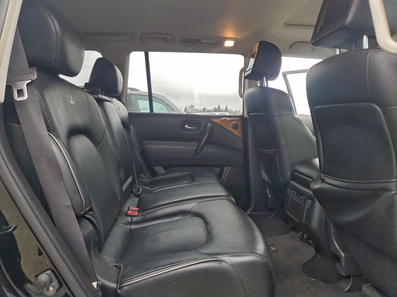 2013 INFINITI QX56 photo 11