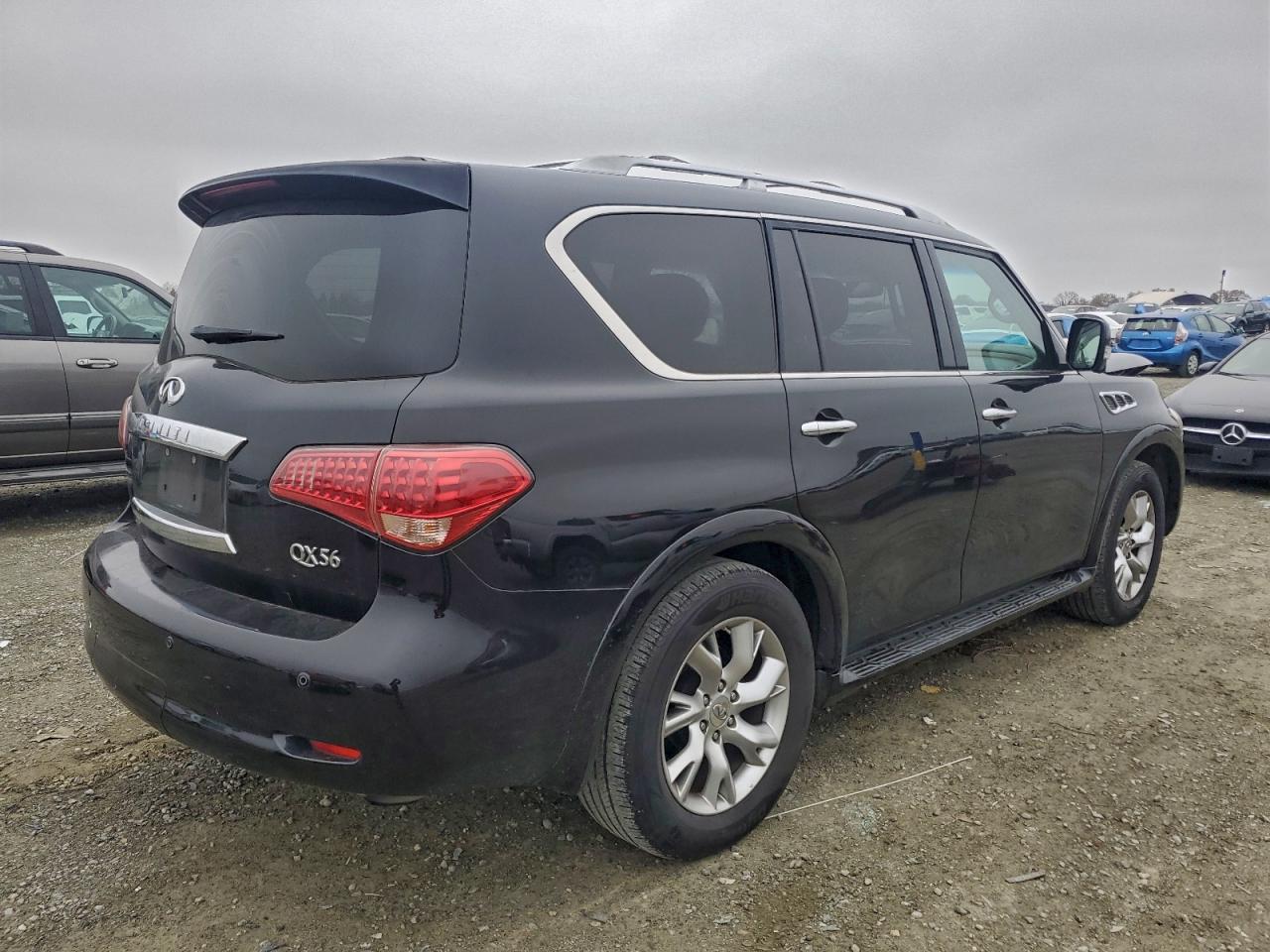 2013 INFINITI QX56 photo 3