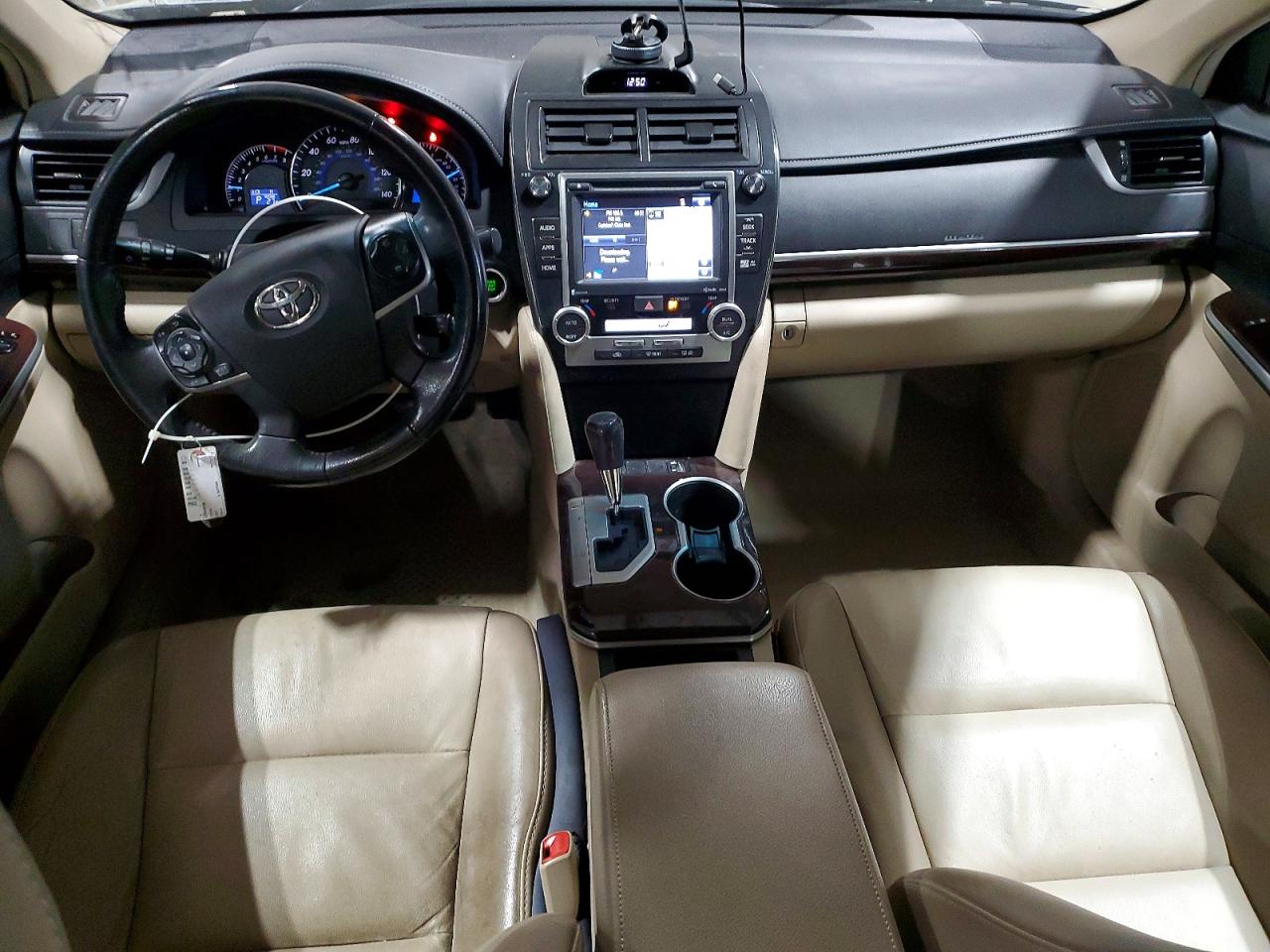 2014 TOYOTA CAMRY L photo 8