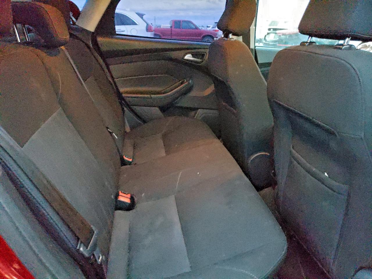 2015 FORD FOCUS SE photo 10