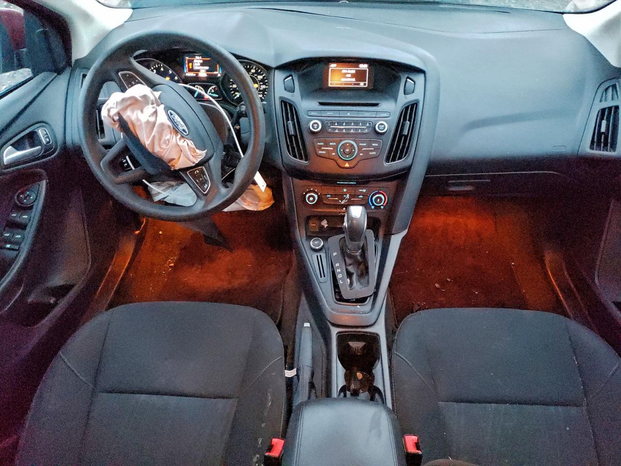 2015 FORD FOCUS SE photo 8