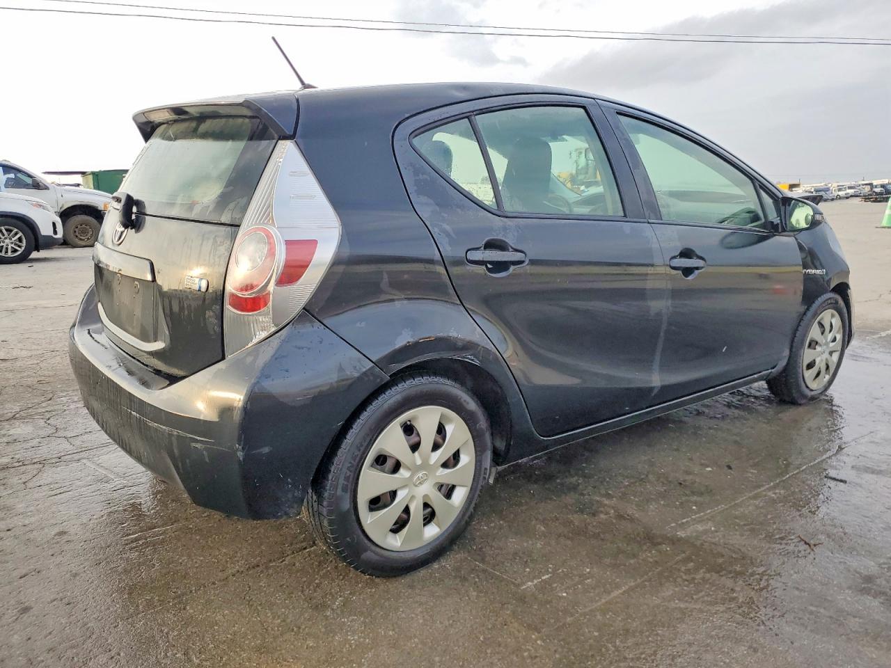 2012 TOYOTA PRIUS C photo 3