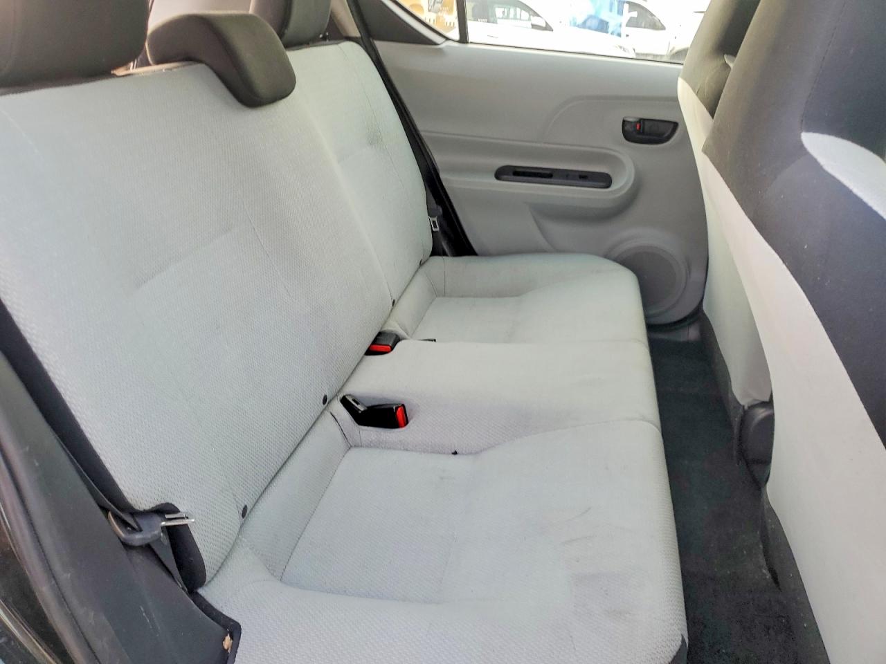 2012 TOYOTA PRIUS C photo 10