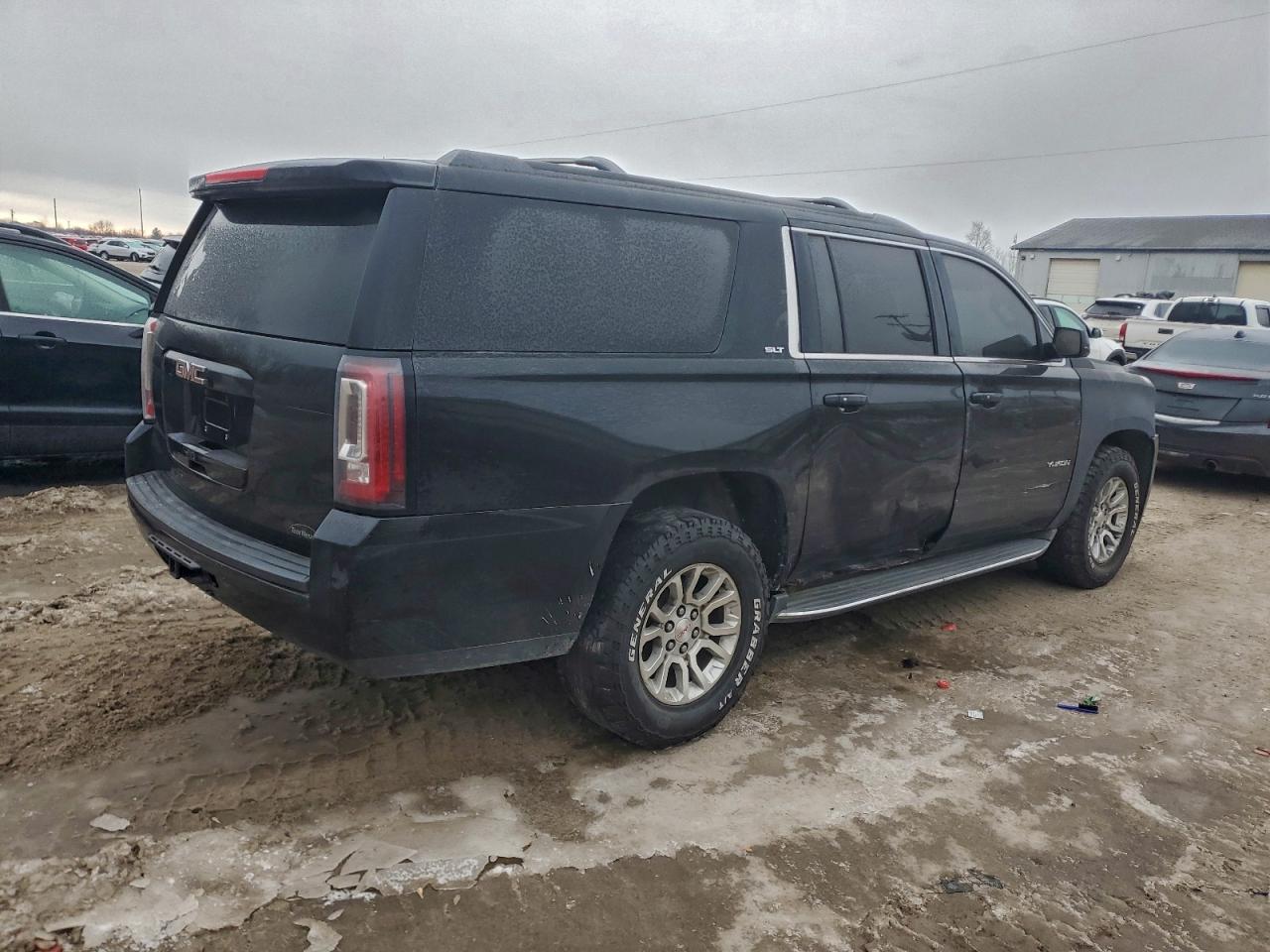 2015 GMC YUKON XL K1500 SLT photo 3