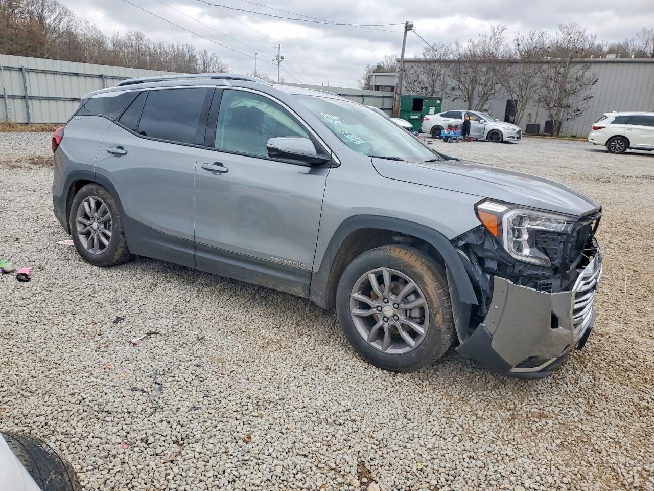 2024 GMC TERRAIN SLT photo 4