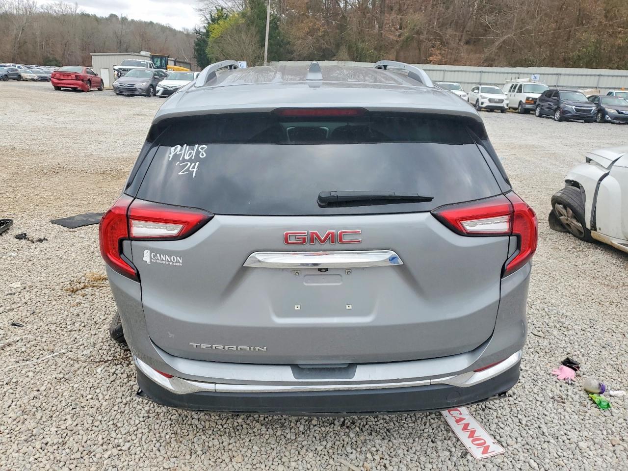 2024 GMC TERRAIN SLT photo 6