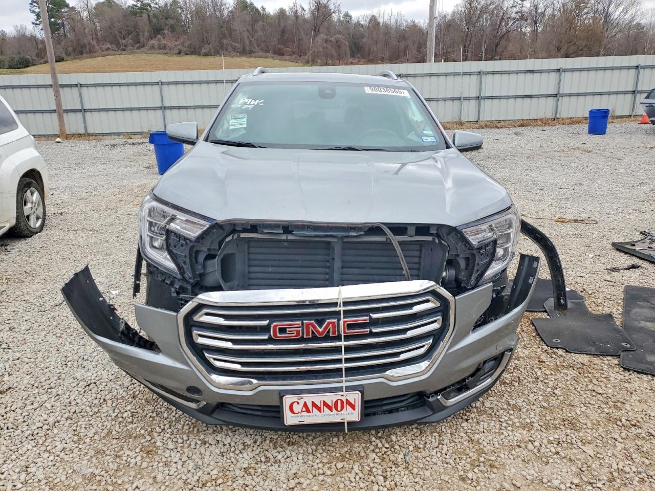 2024 GMC TERRAIN SLT photo 5
