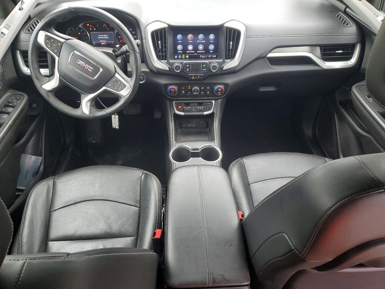 2024 GMC TERRAIN SLT photo 8