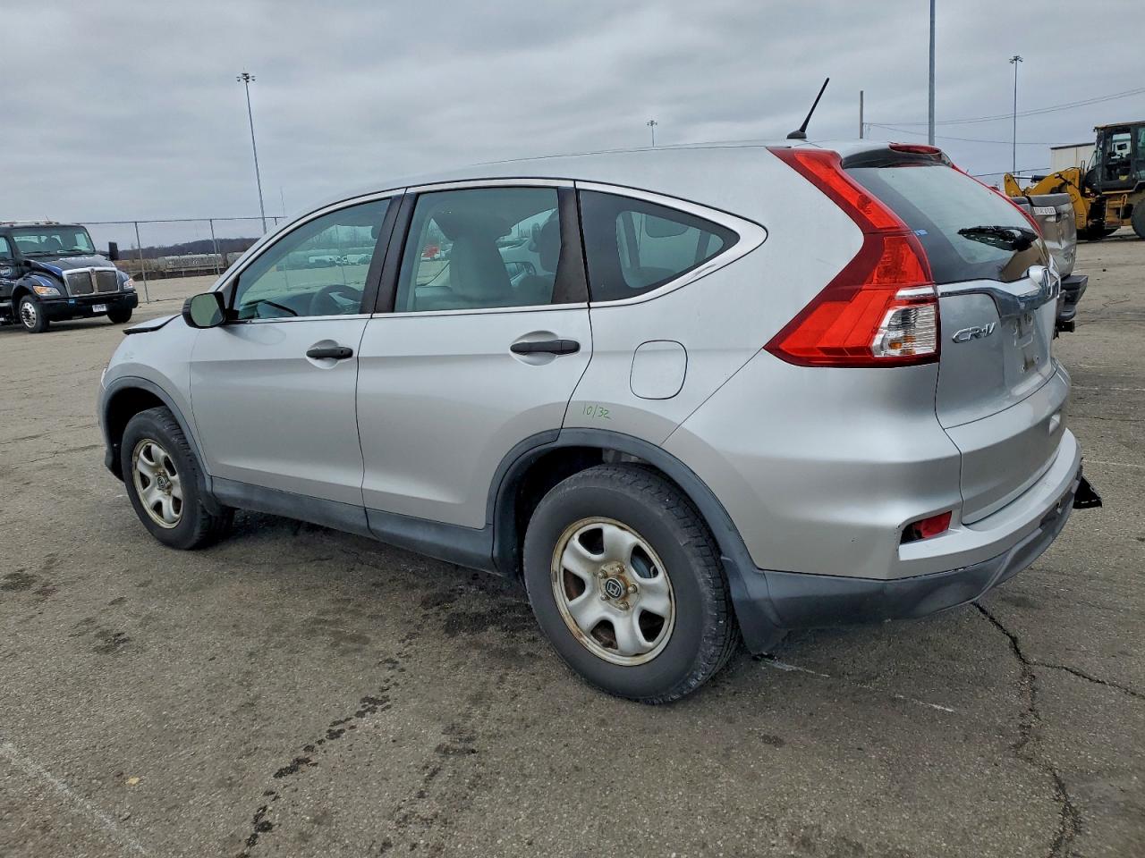 2015 HONDA CR-V LX photo 2
