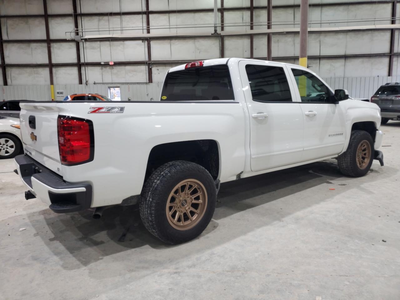 2017 CHEVROLET SILVERADO K1500 LT photo 3