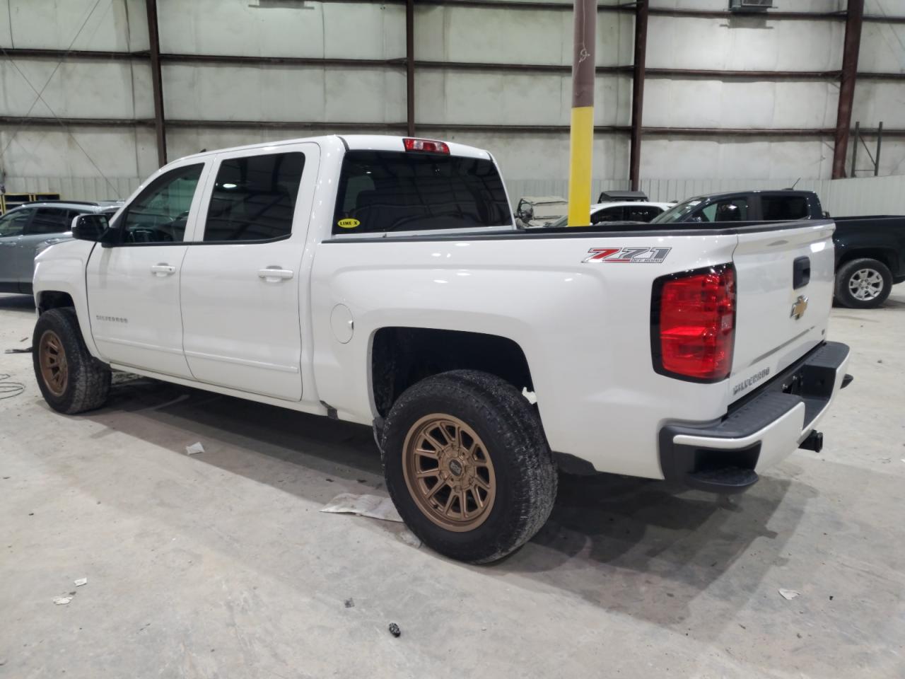2017 CHEVROLET SILVERADO K1500 LT photo 2