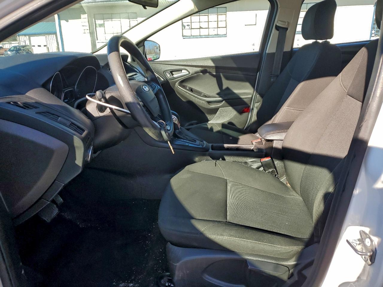 2017 FORD FOCUS SE photo 7