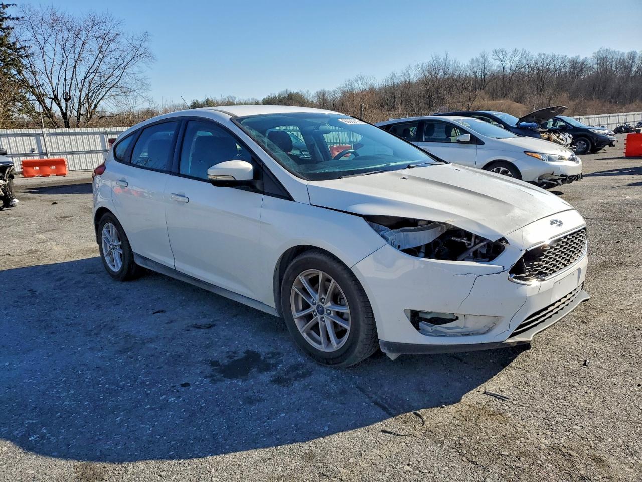 2017 FORD FOCUS SE photo 4