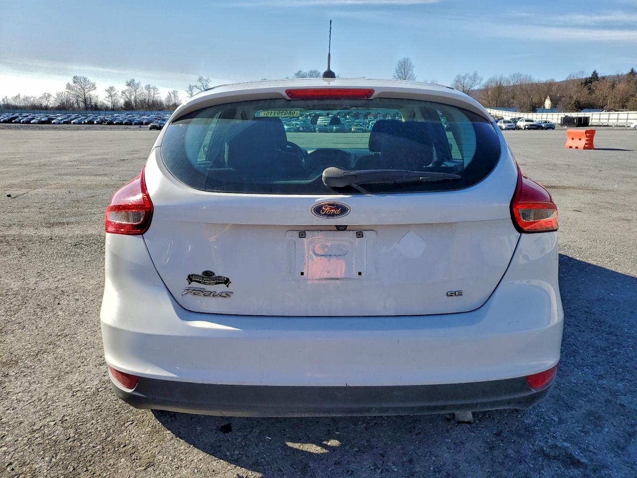 2017 FORD FOCUS SE photo 6