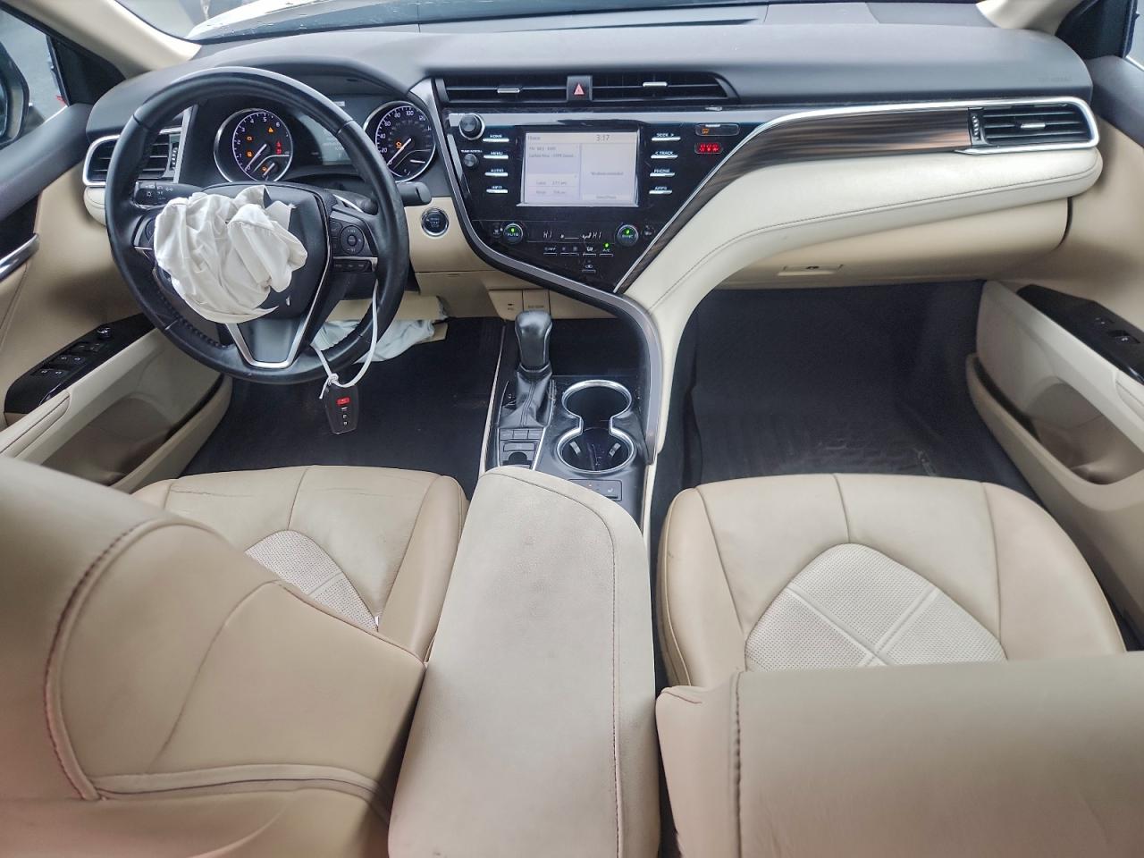 2018 TOYOTA CAMRY L photo 8