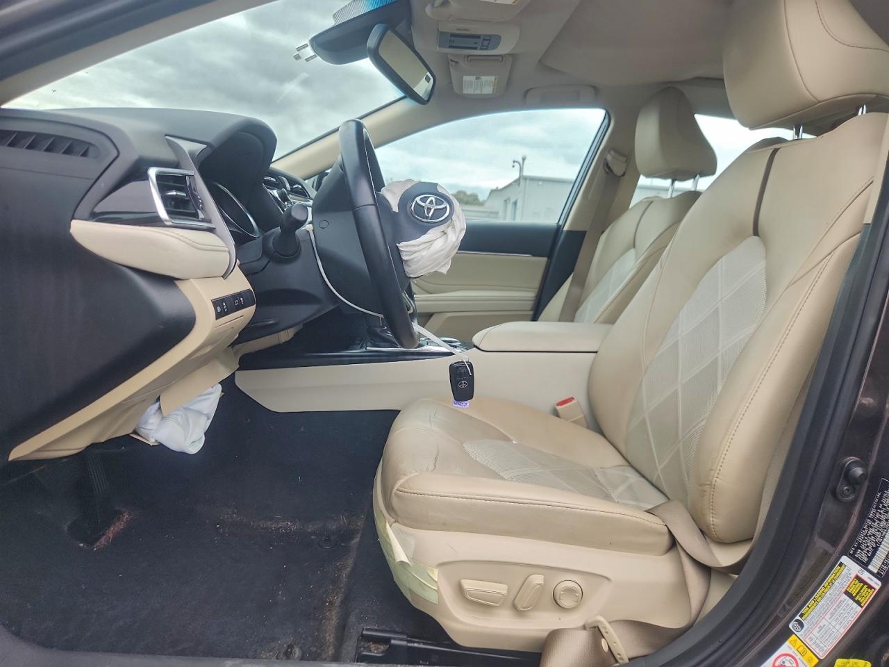 2018 TOYOTA CAMRY L photo 7