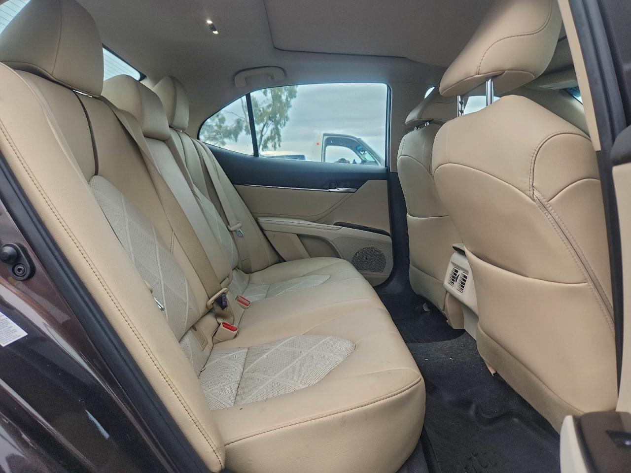 2018 TOYOTA CAMRY L photo 10