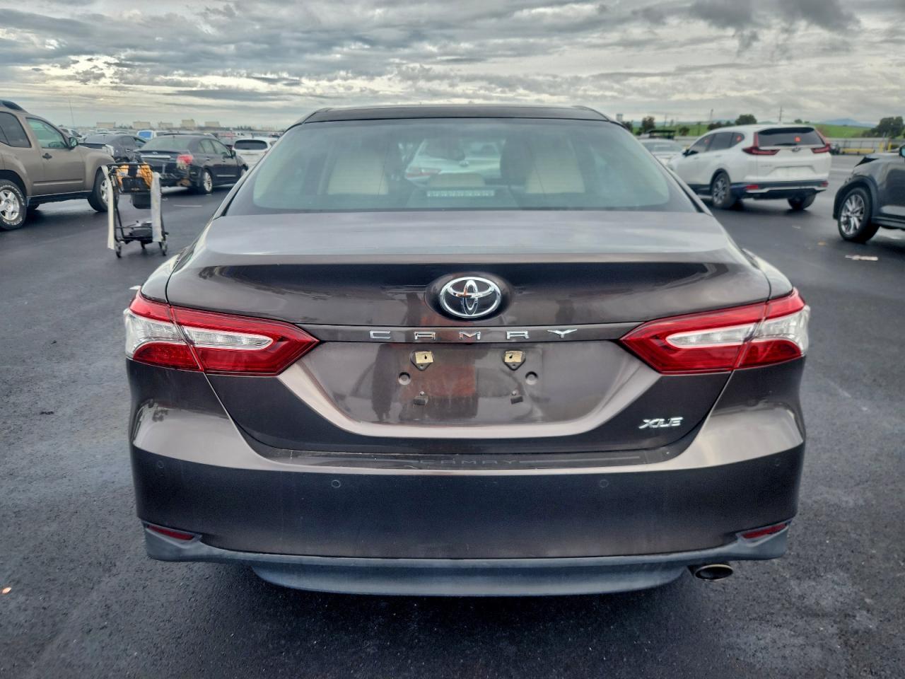 2018 TOYOTA CAMRY L photo 6