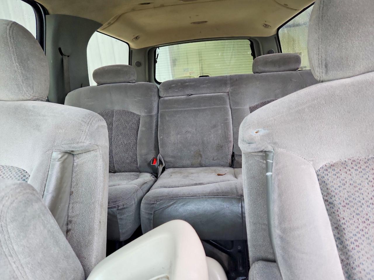 2002 CHEVROLET SUBURBAN C1500 photo 10
