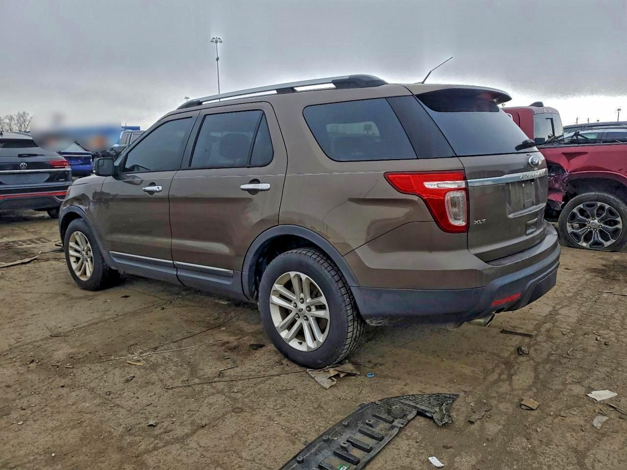 2015 FORD EXPLORER XLT photo 2