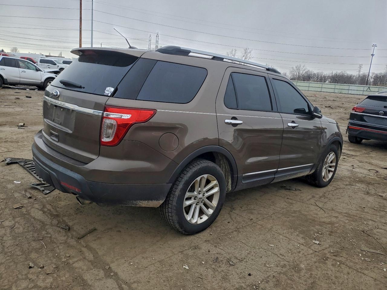 2015 FORD EXPLORER XLT photo 3