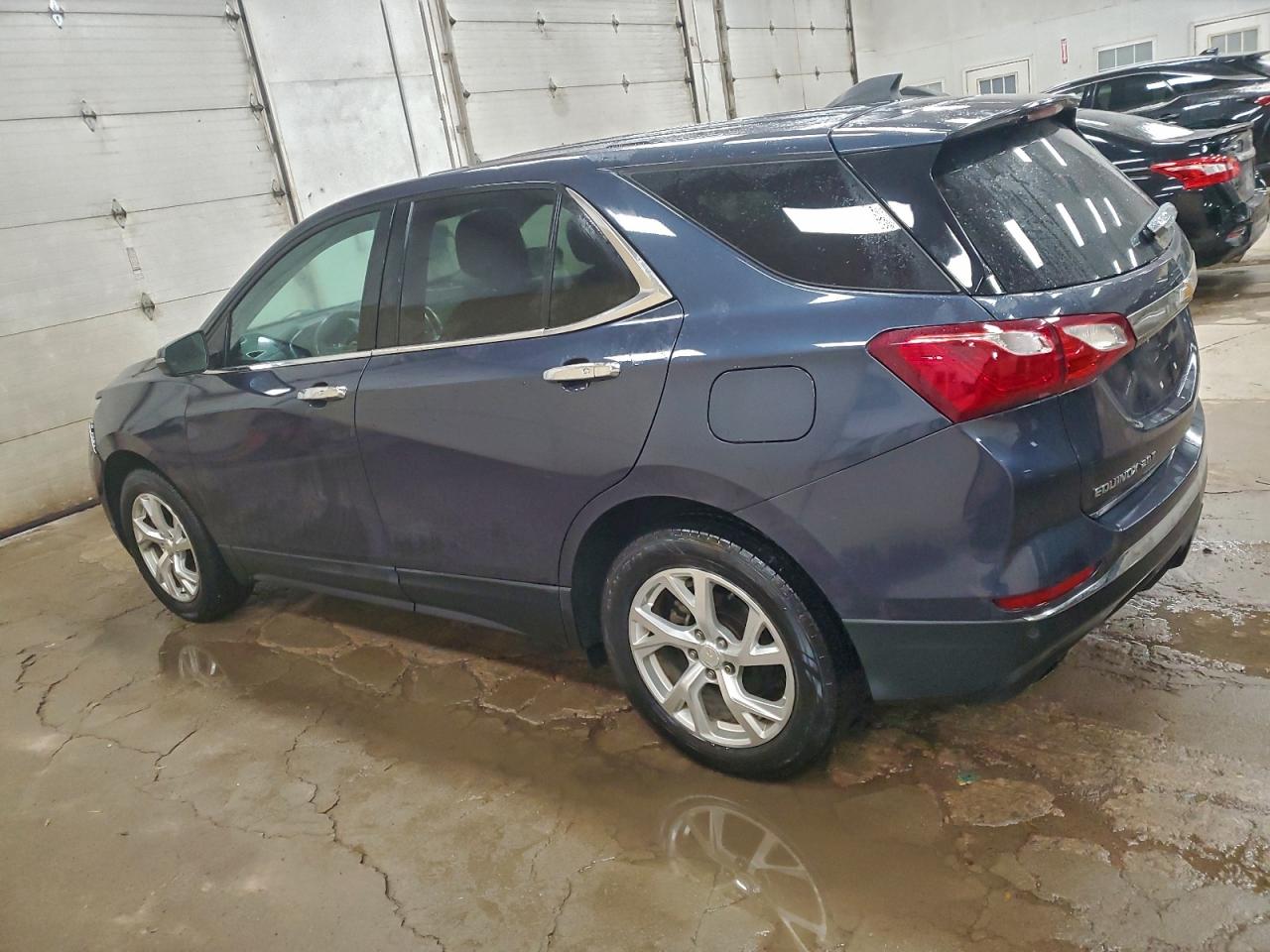 2018 CHEVROLET EQUINOX LT photo 2