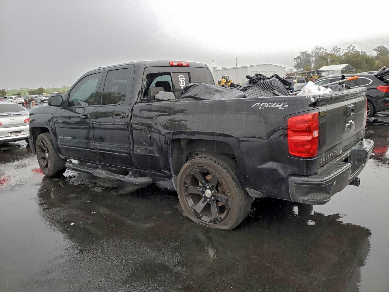 2015 CHEVROLET SILVERADO K1500 LT photo 2