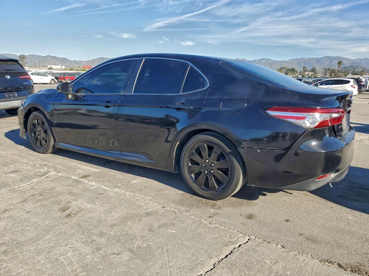 2018 TOYOTA CAMRY HYBRID photo 2