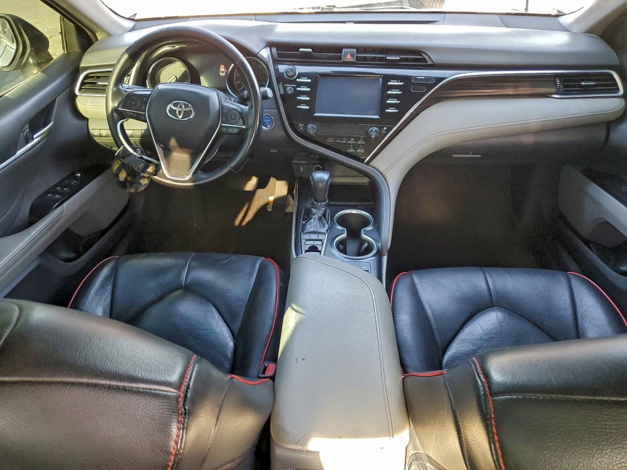 2018 TOYOTA CAMRY HYBRID photo 8