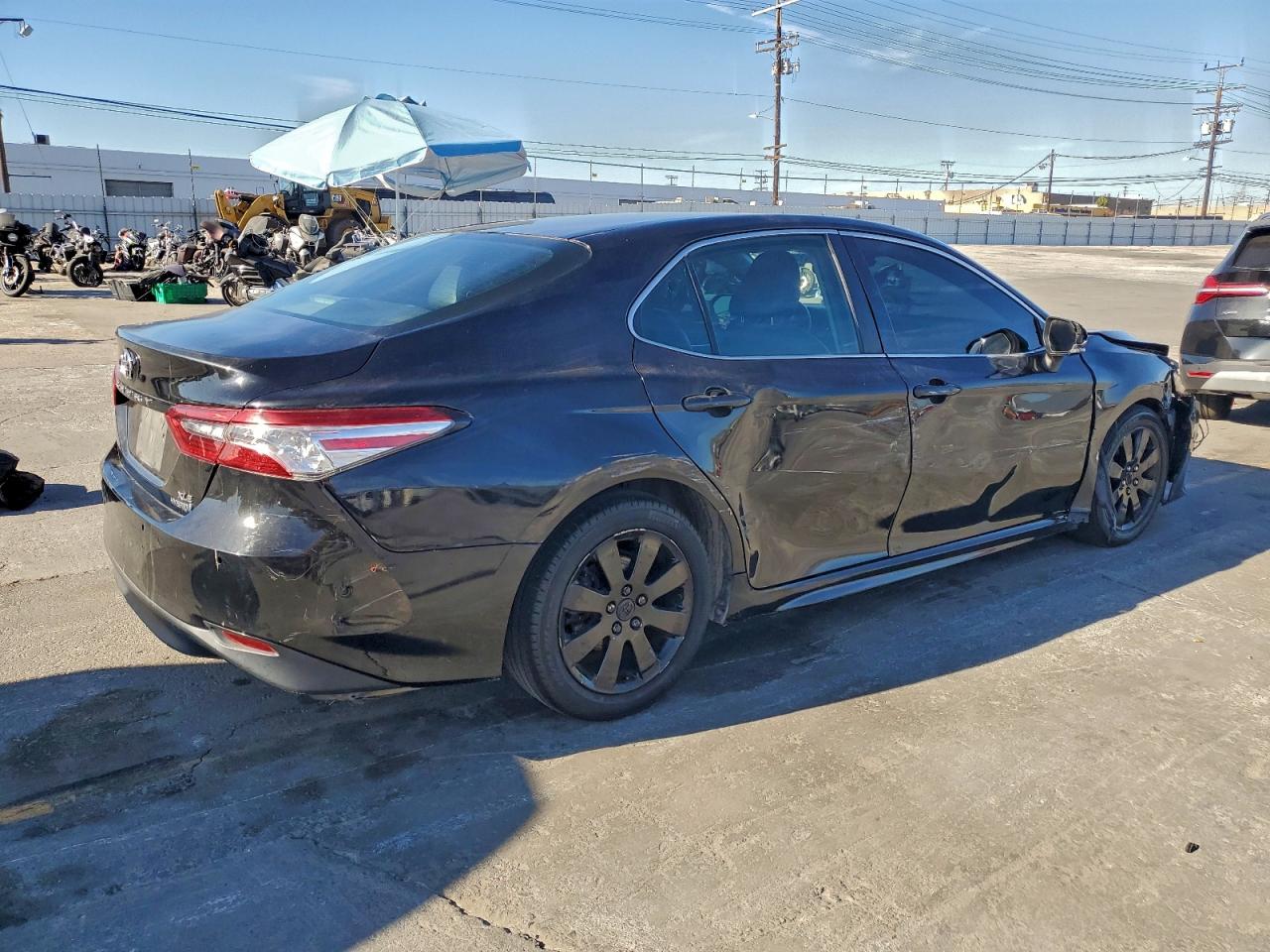 2018 TOYOTA CAMRY HYBRID photo 3