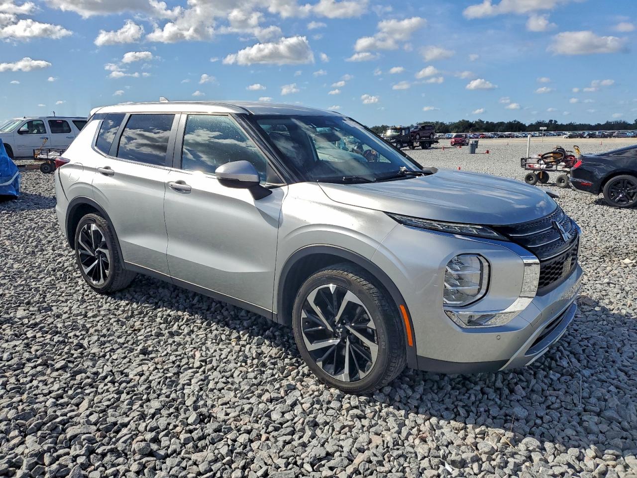 2024 MITSUBISHI OUTLANDER SE photo 4