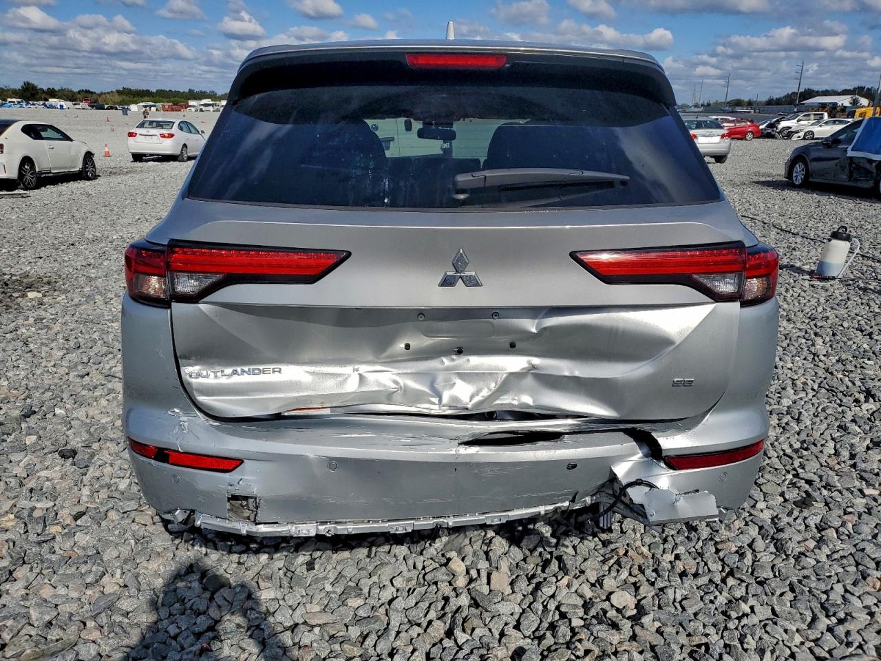 2024 MITSUBISHI OUTLANDER SE photo 6
