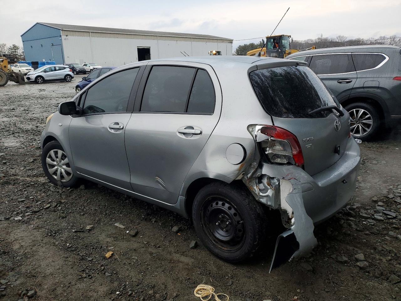 2010 TOYOTA YARIS photo 2