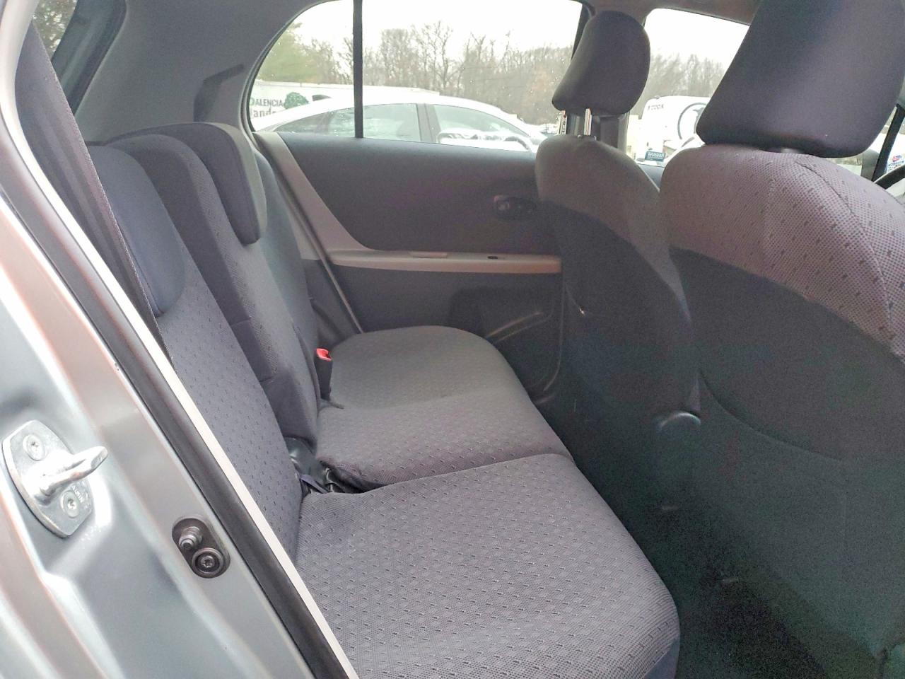2010 TOYOTA YARIS photo 10