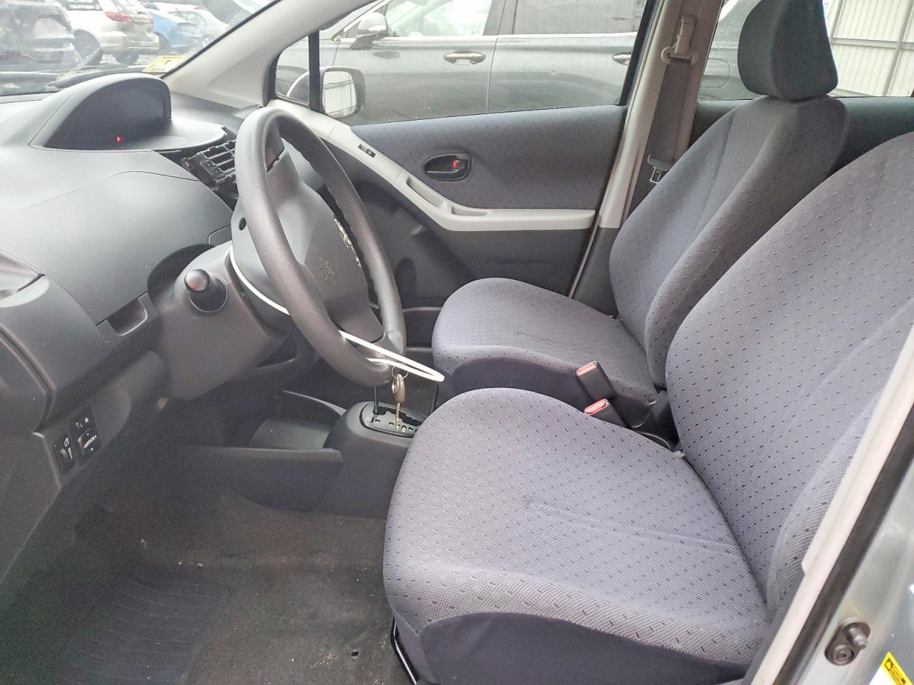 2010 TOYOTA YARIS photo 7