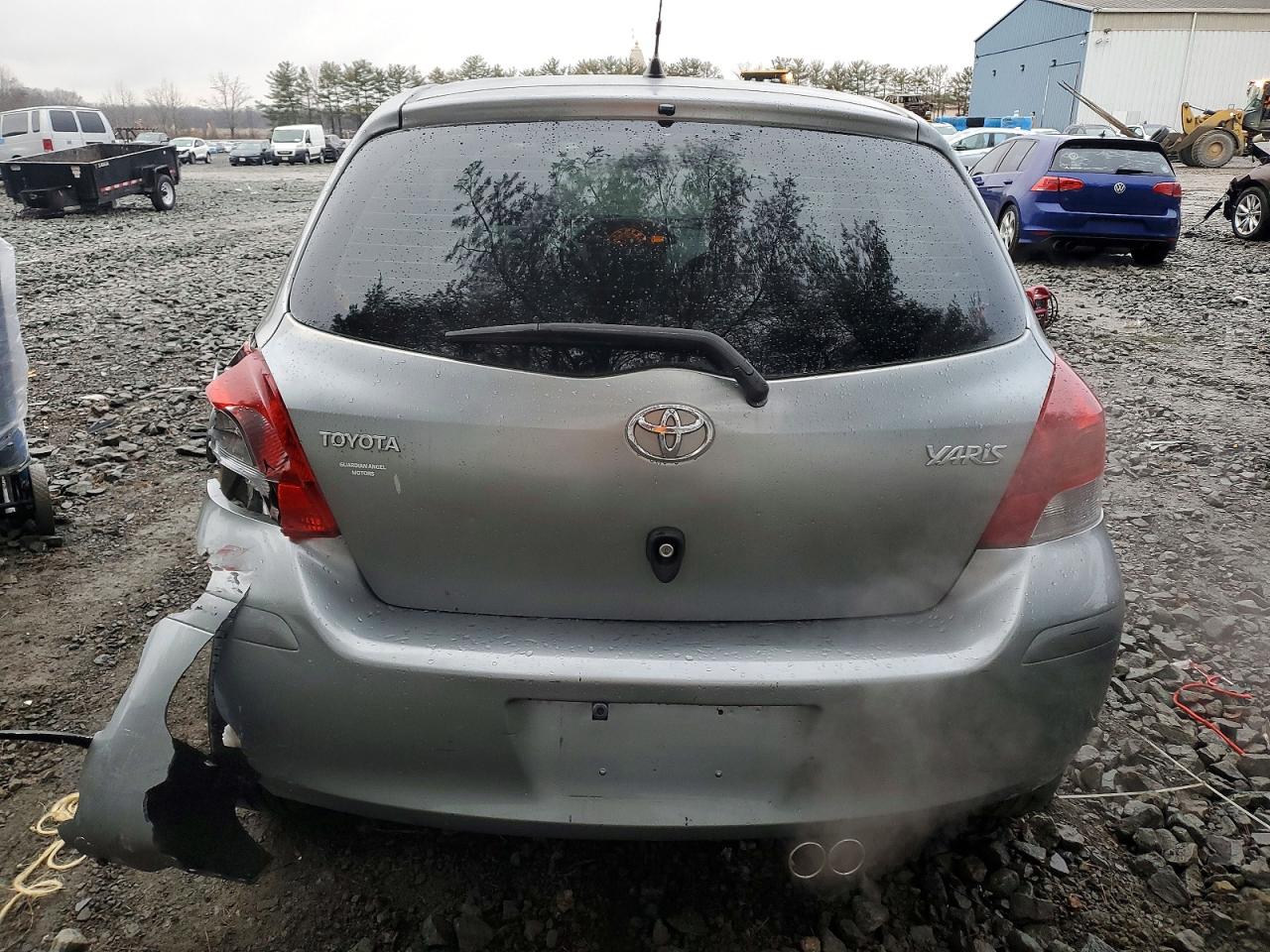 2010 TOYOTA YARIS photo 6
