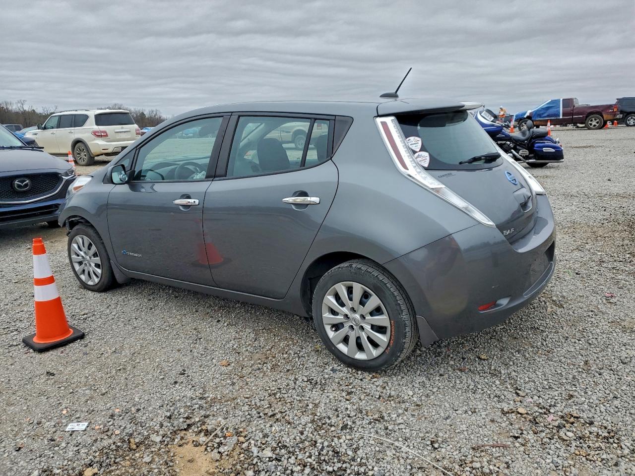 2017 NISSAN LEAF S photo 2