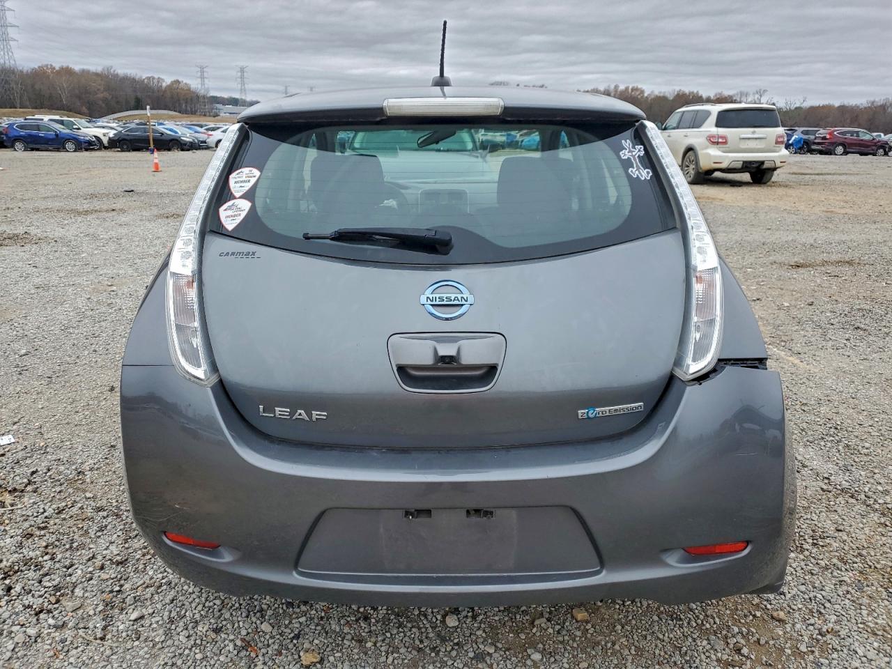 2017 NISSAN LEAF S photo 6