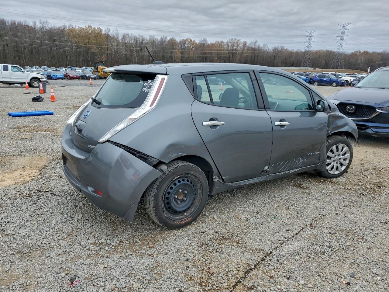 2017 NISSAN LEAF S photo 3
