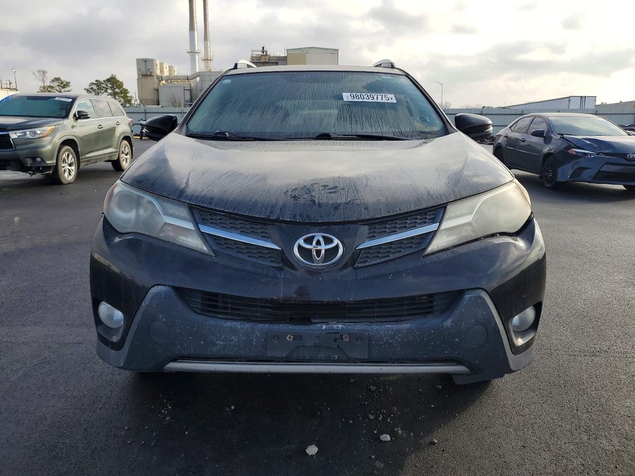 2015 TOYOTA RAV4 XLE photo 5