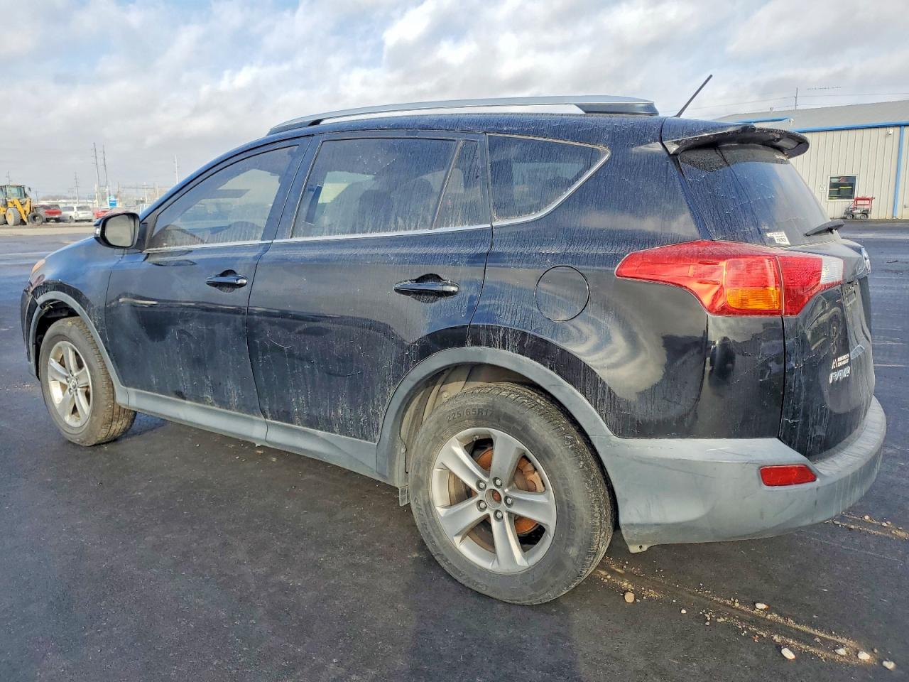 2015 TOYOTA RAV4 XLE photo 2