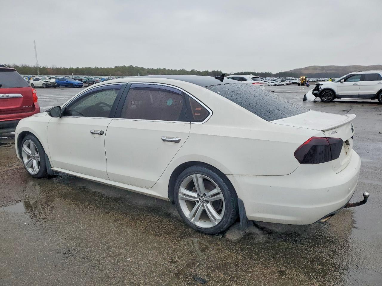 2012 VOLKSWAGEN PASSAT SE photo 2